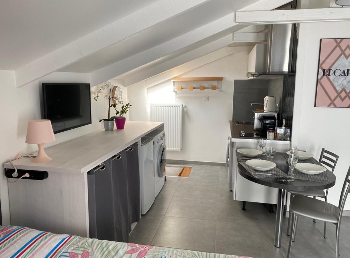 Trendy Studios Tassin Extérieur photo